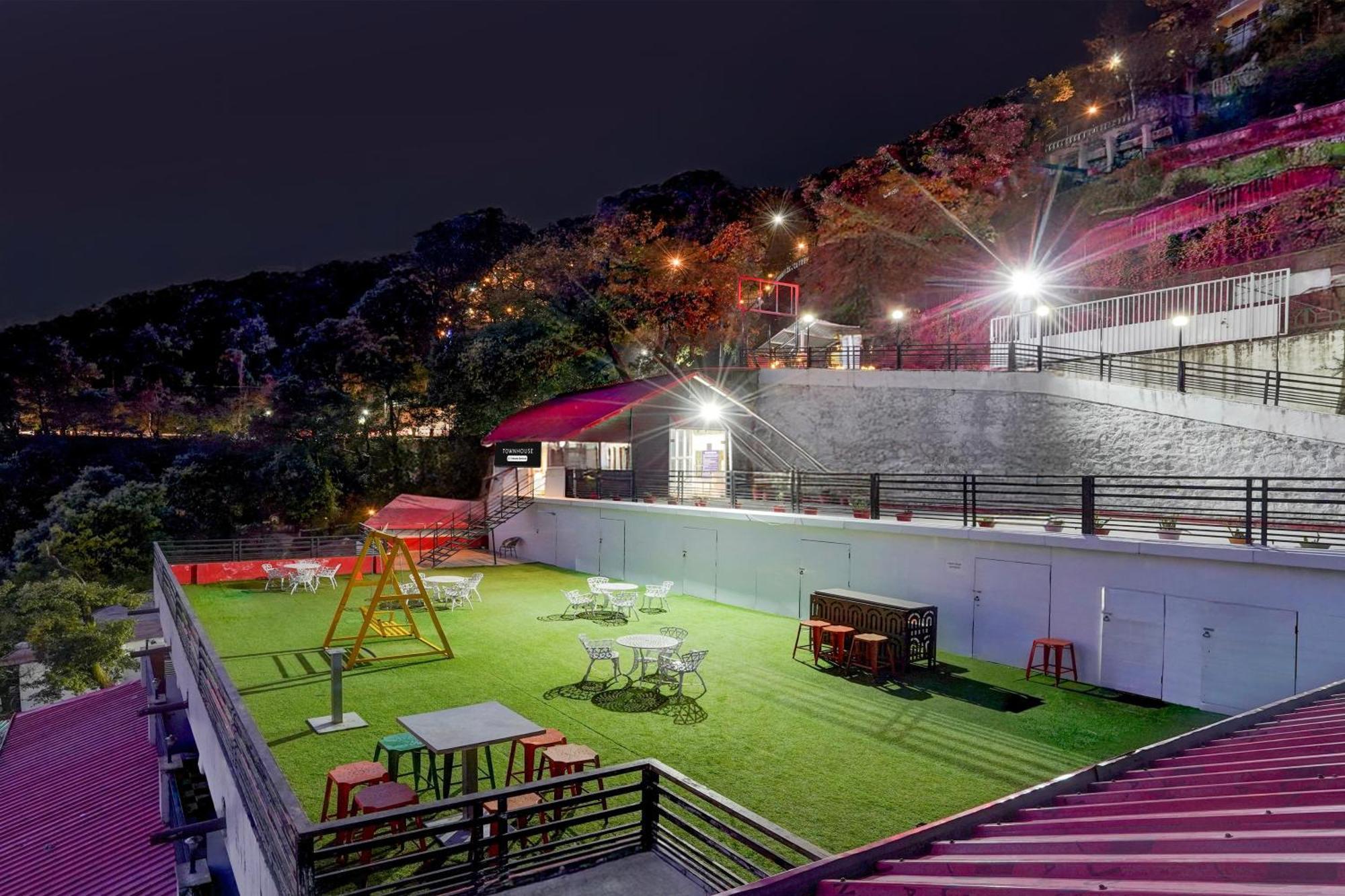 Super Townhouse Mall Road Near Library Chowk Mussoorie Bagian luar foto