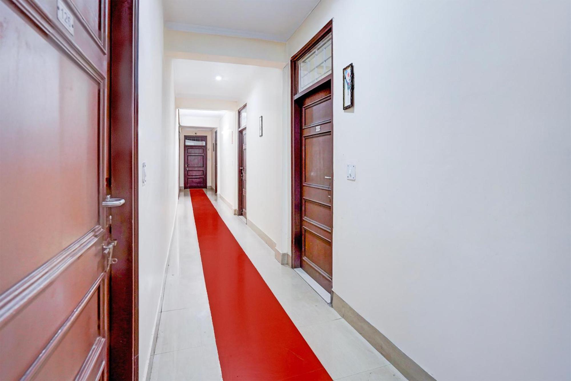 Super Townhouse Mall Road Near Library Chowk Mussoorie Bagian luar foto