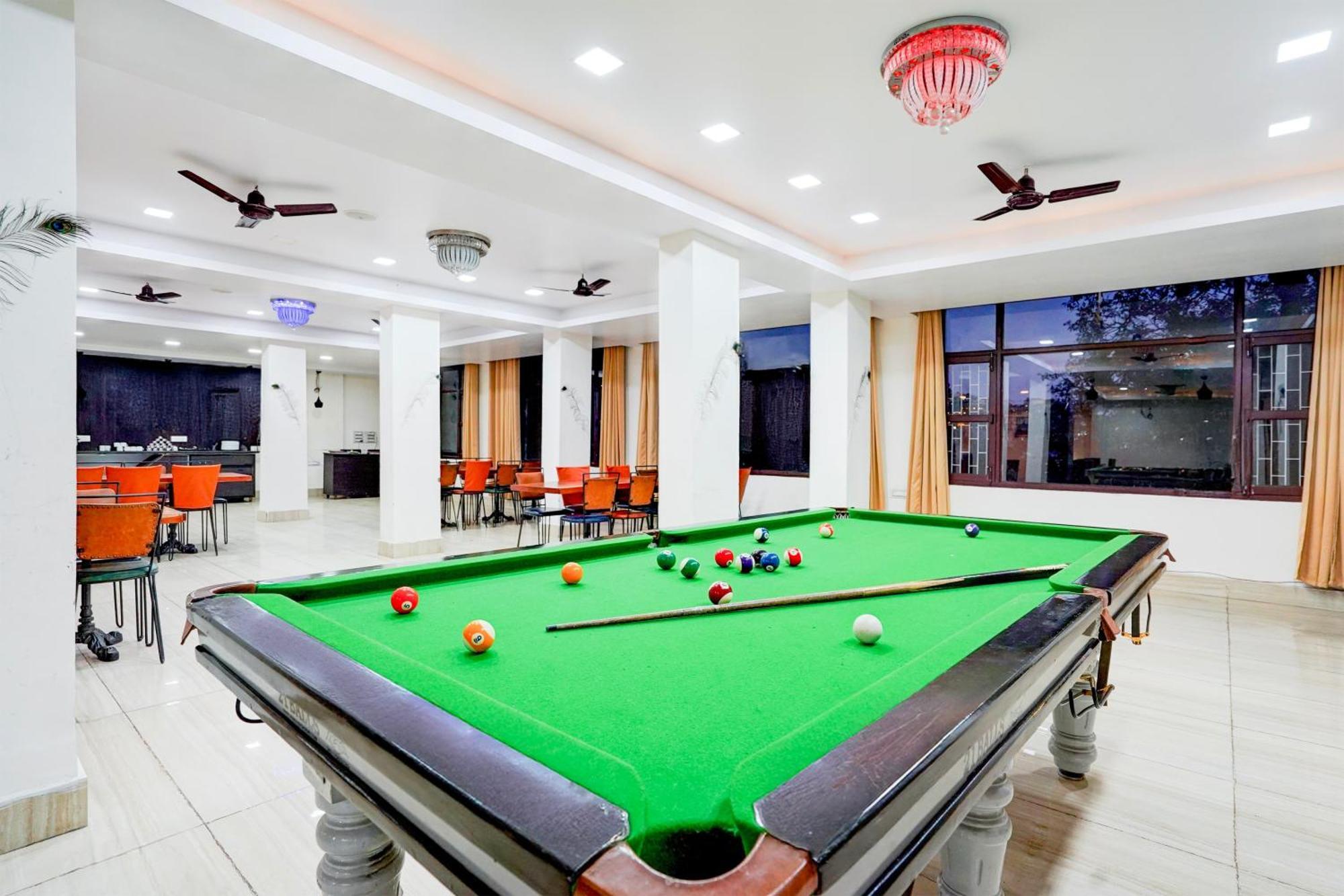 Super Townhouse Mall Road Near Library Chowk Mussoorie Bagian luar foto