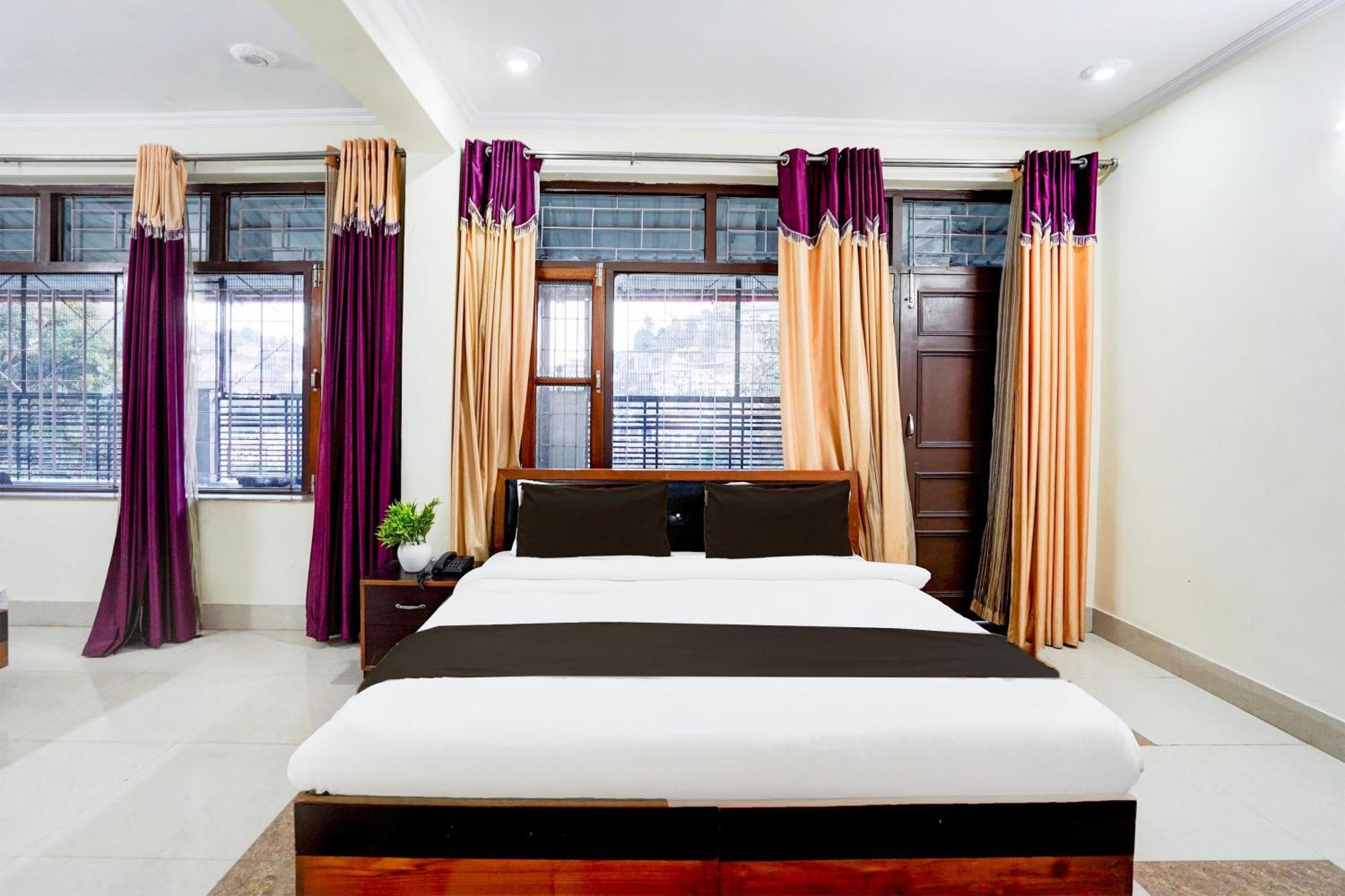 Super Townhouse Mall Road Near Library Chowk Mussoorie Bagian luar foto