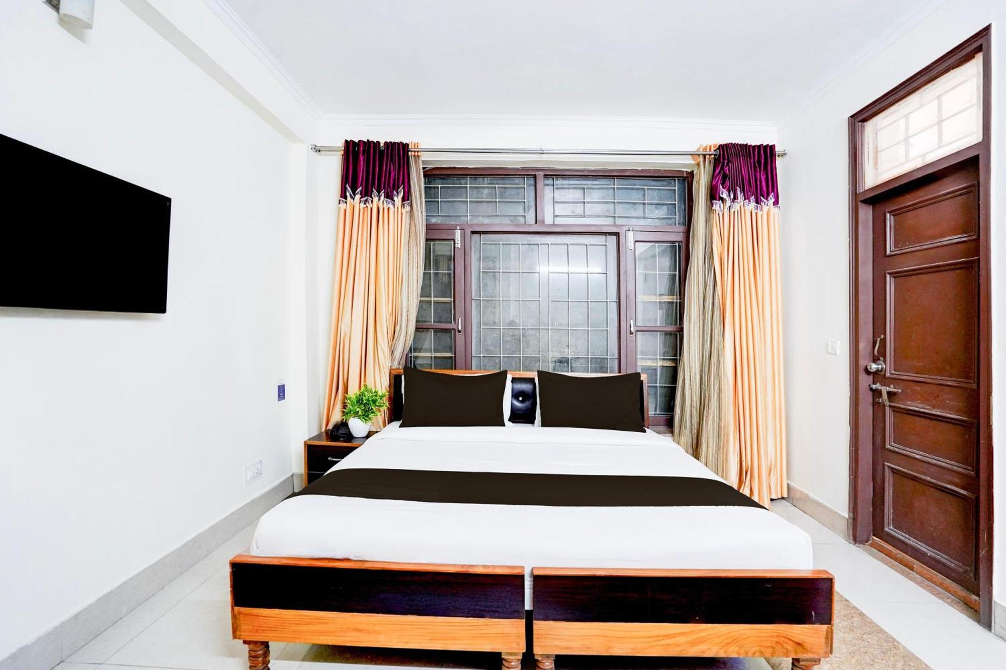 Super Townhouse Mall Road Near Library Chowk Mussoorie Bagian luar foto